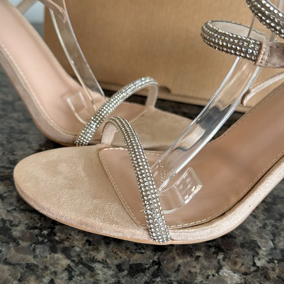Embellished rhinestone Ankle strap 3” heel sandal NIB - Picture 2 of 12